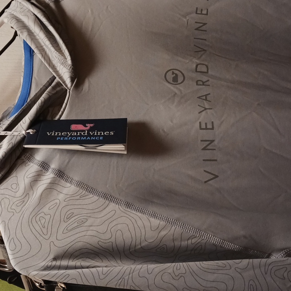 Vineyard Vines graphic Hoodia tee